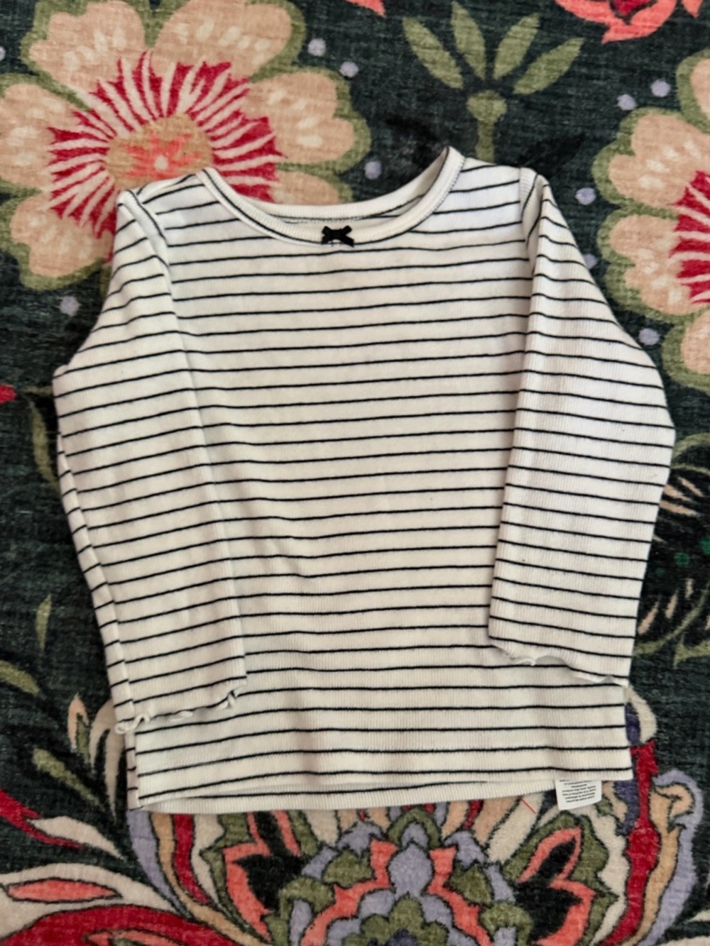 3/$25 🎀 Carter’s 18M Black White Stripe Long Sleeve Top